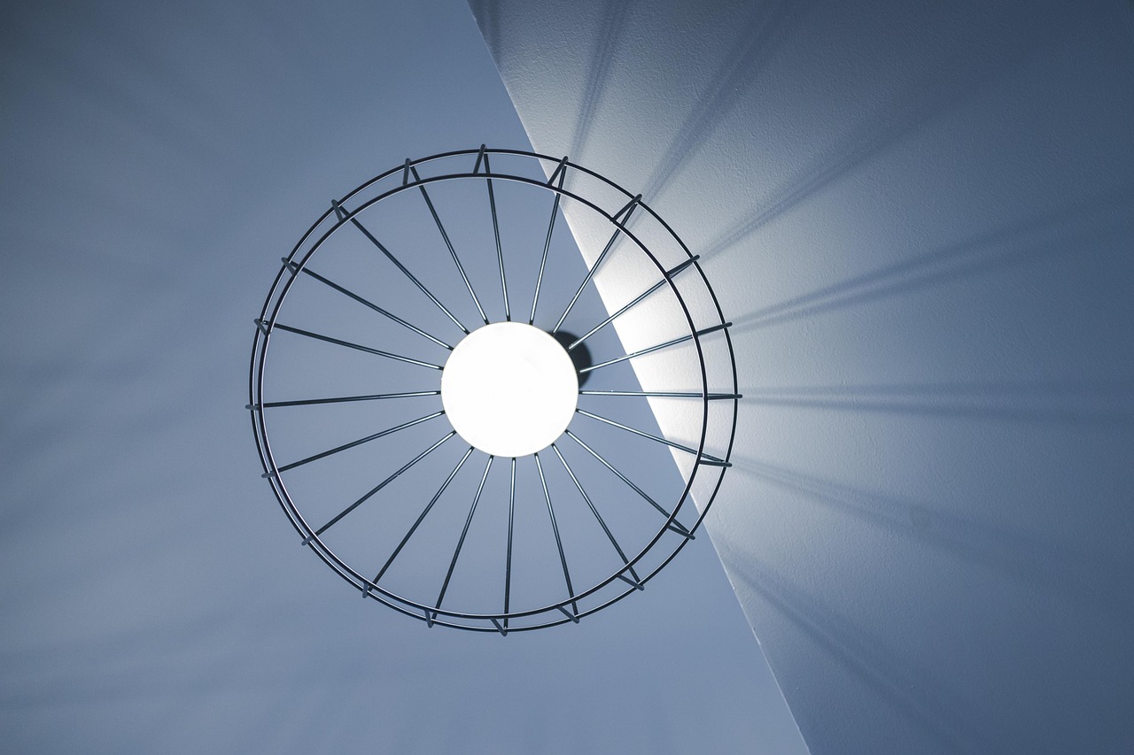 Comment installer un luminaire au plafond étape par étape découvrez comment installer un plafonnier facilement et en toute sécurité grâce à notre guide détaillé d'installation de lumières au plafond. conseils pratiques, outils nécessaires et étapes expliquées pour une installation réussie.