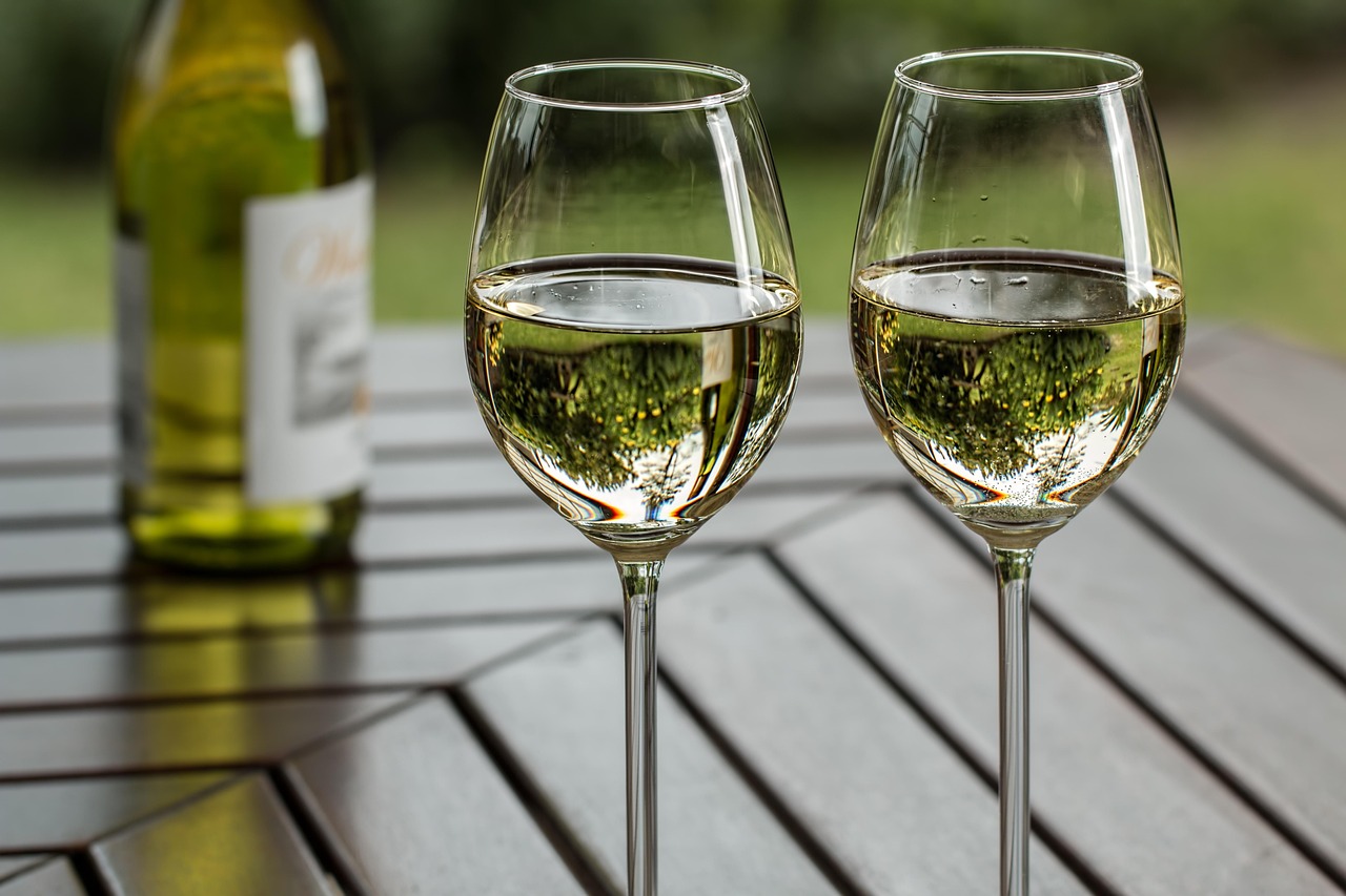 découvrez comment transformer des caisses à vin en étagères tendance pour une décoration unique, pratique et chaleureuse dans votre intérieur.