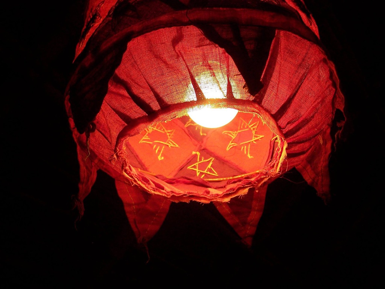 Électricité : Remplacer un interrupteur en toute sécurité remplacement d'interrupteur lumineux : guide simple et efficace pour changer votre interrupteur en toute sécurité et améliorer l'éclairage de votre intérieur.