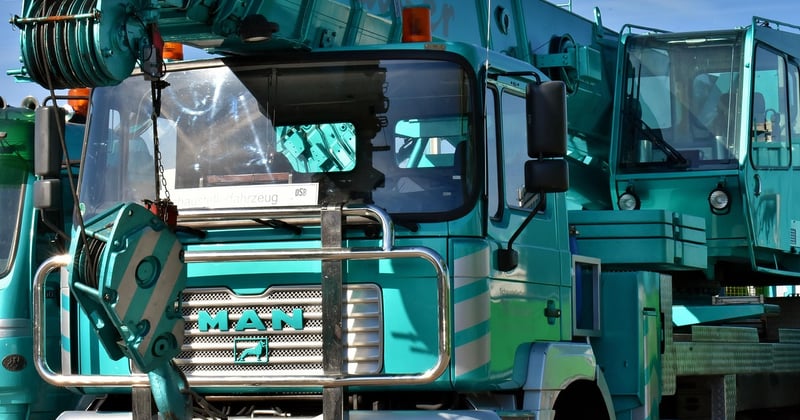 Camion grue : le guide pour choisir sans se tromper