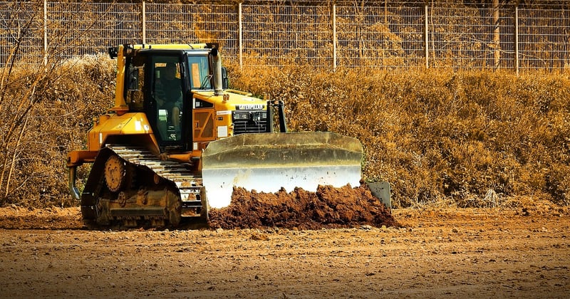 Bulldozer : le guide ultime pour tout savoir sur cet engin de chantier
